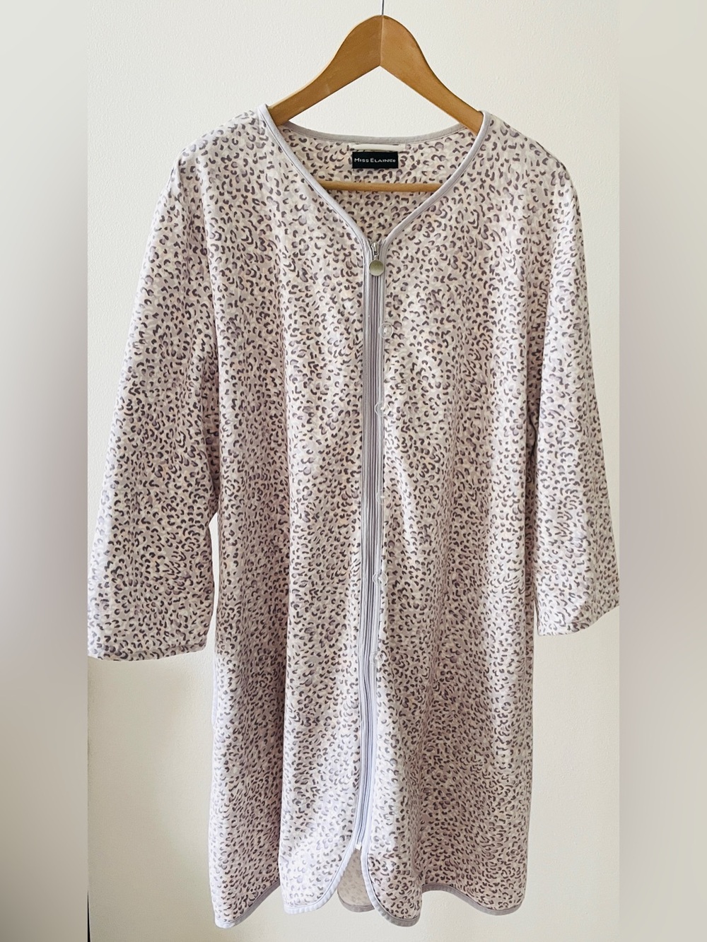 Miss Elaine Leopard-Print Cotton Zip + Button Front Robe w Pockets XL
